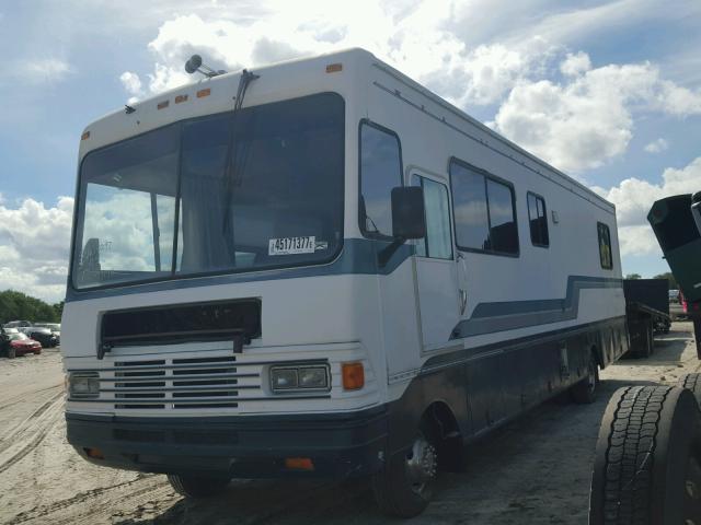 3FCMF53G5SJA04200 - 1995 TRAV MOTOR HOME WHITE photo 2