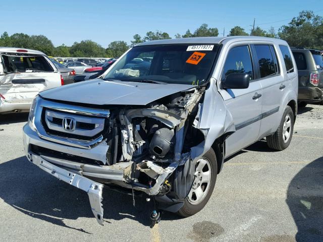 5FNYF3H22BB050007 - 2011 HONDA PILOT LX SILVER photo 2