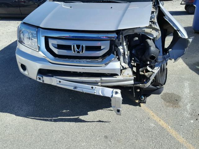 5FNYF3H22BB050007 - 2011 HONDA PILOT LX SILVER photo 7