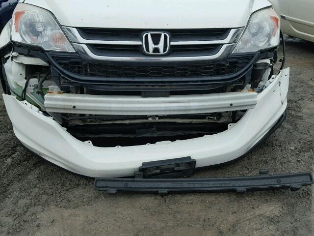 5J6RE4H34BL822729 - 2011 HONDA CR-V LX WHITE photo 9