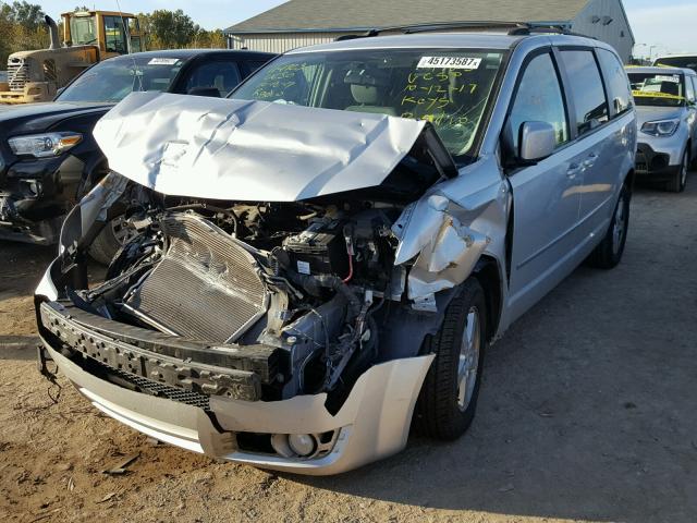 2D4RN5D14AR134769 - 2010 DODGE GRAND CARA SILVER photo 2