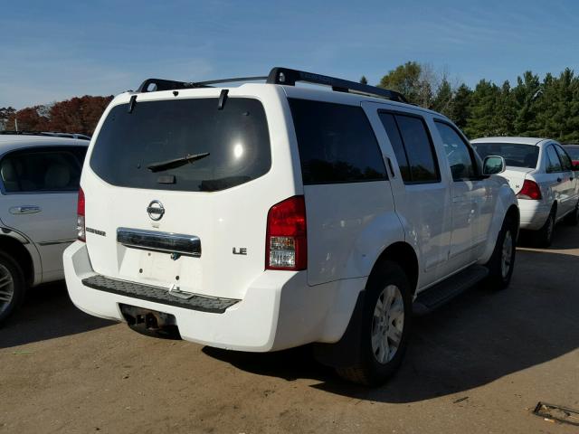 5N1AR18W06C607074 - 2006 NISSAN PATHFINDER WHITE photo 4