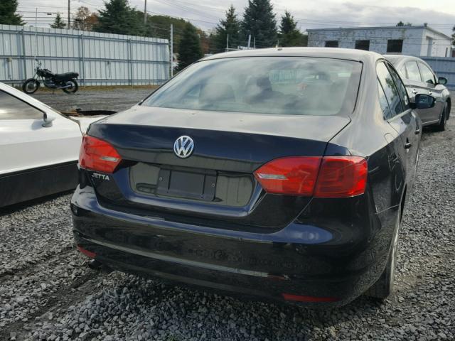 3VW2K7AJ9EM244153 - 2014 VOLKSWAGEN JETTA BASE BLACK photo 4