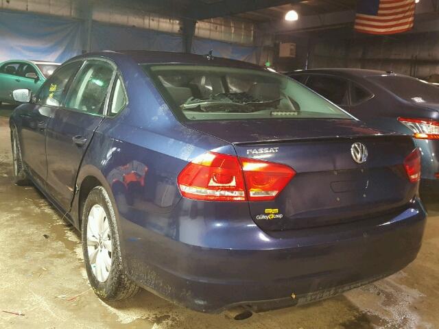 1VWAH7A39DC057555 - 2013 VOLKSWAGEN PASSAT S أزرق صورة 3