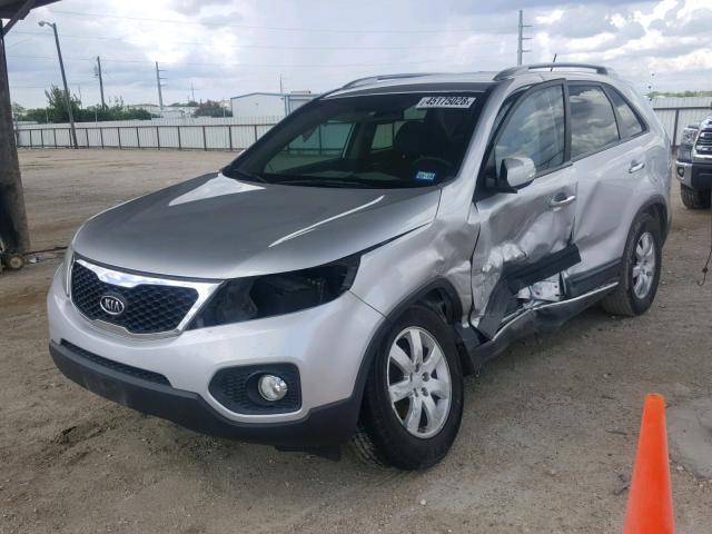 5XYKT3A14BG178631 - 2011 KIA SORENTO BA SILVER photo 2