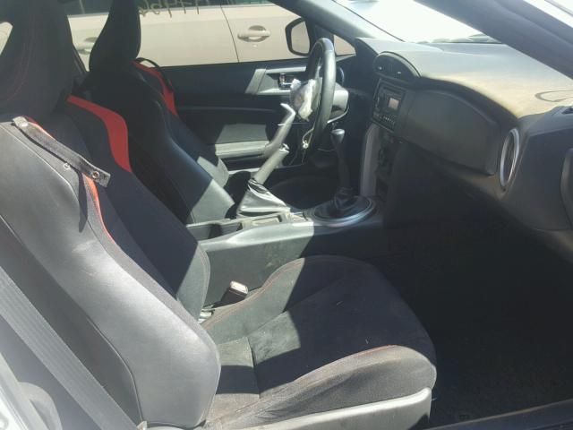 JF1ZNAA17D1724456 - 2013 TOYOTA SCION FR-S WHITE photo 5