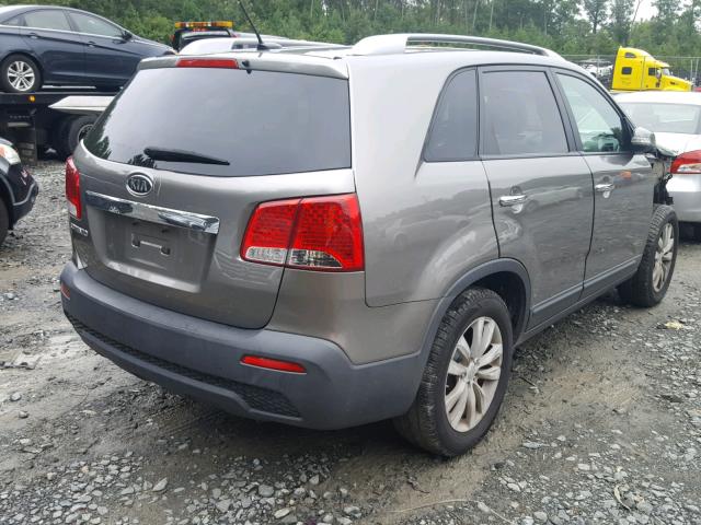 5XYKT4A26BG049949 - 2011 KIA SORENTO BA GRAY photo 4