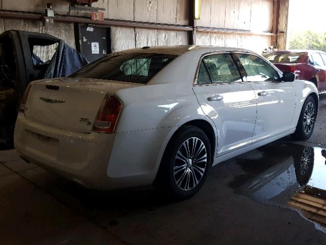 2C3CCAGG7DH602784 - 2013 CHRYSLER 300 V6 WHITE photo 4