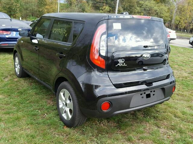 KNDJN2A23H7472214 - 2017 KIA SOUL BLACK photo 3