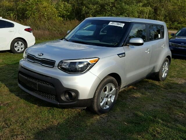 KNDJN2A29H7476011 - 2017 KIA SOUL SILVER photo 2