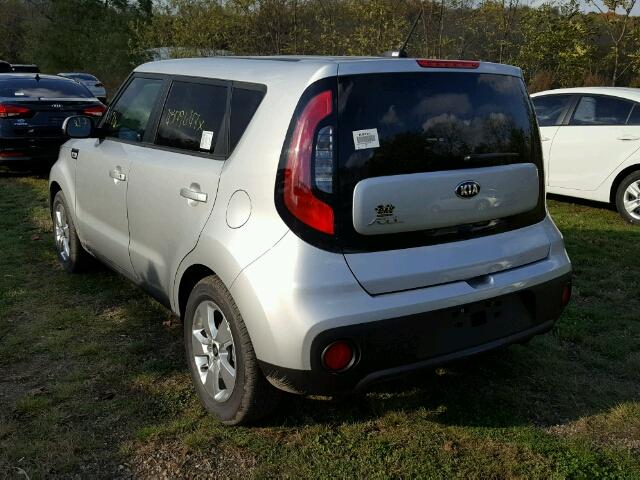 KNDJN2A29H7476011 - 2017 KIA SOUL SILVER photo 3