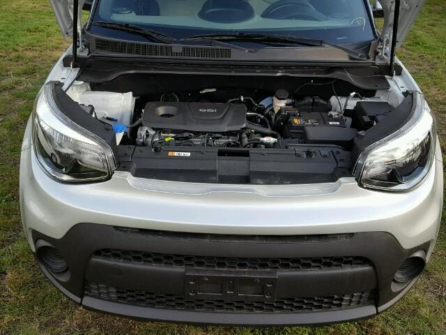 KNDJN2A29H7476011 - 2017 KIA SOUL SILVER photo 7