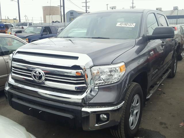 5TFDY5F14HX590035 - 2017 TOYOTA TUNDRA CRE GRAY photo 2