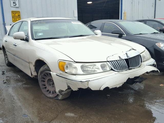 1LNHM83W6YY784733 - 2000 LINCOLN TOWN CAR C CREAM photo 1