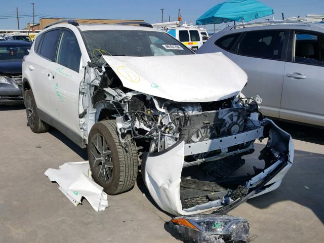 JTMNFREVXJJ732659 - 2018 TOYOTA RAV4 SE WHITE photo 1