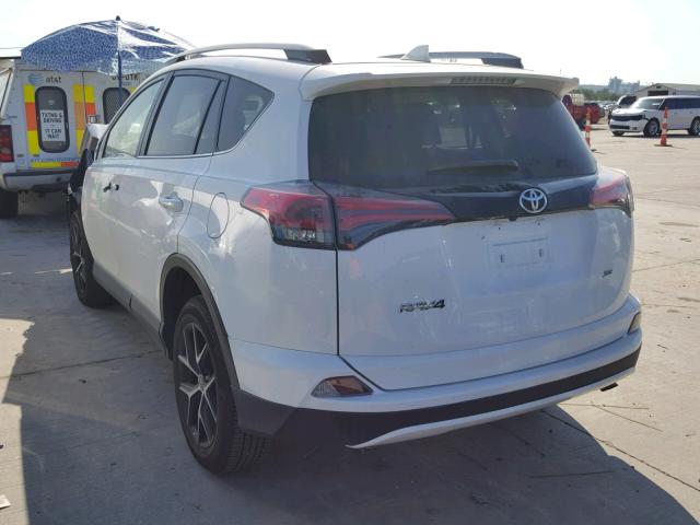 JTMNFREVXJJ732659 - 2018 TOYOTA RAV4 SE WHITE photo 3