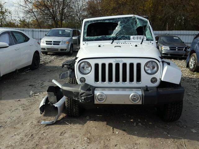 1C4BJWEG2HL688687 - 2017 JEEP WRANGLER U WHITE photo 9