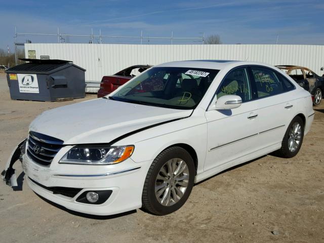 KMHFC4DF8BA552667 - 2011 HYUNDAI AZERA GLS WHITE photo 2