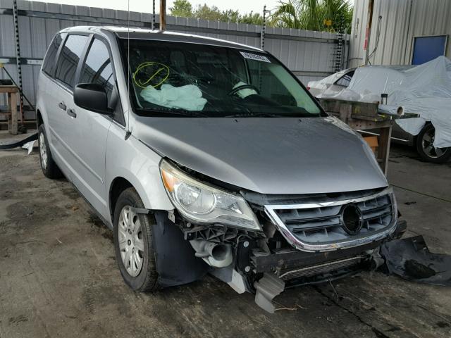 2V4RW4D11AR348483 - 2010 VOLKSWAGEN ROUTAN S SILVER photo 1