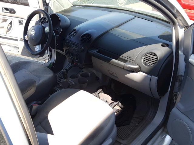 3VWCP21C21M457594 - 2001 VOLKSWAGEN NEW BEETLE 银色 照片 5