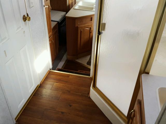 4YDF2622721200537 - 2001 KEYSTONE SPRINTER WHITE photo 8