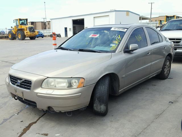 YV1RS612652478112 - 2005 VOLVO S60 BEIGE photo 2