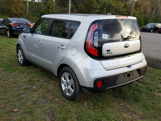 KNDJN2A22H7483446 - 2017 KIA SOUL SILVER photo 3