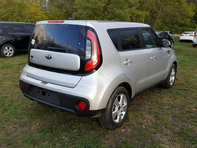 KNDJN2A22H7483446 - 2017 KIA SOUL SILVER photo 4