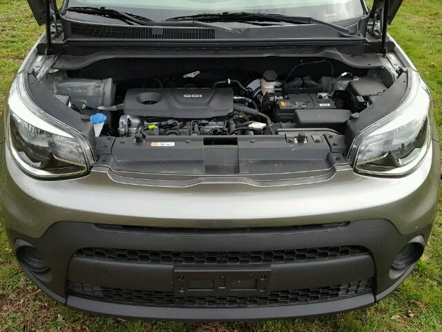 KNDJN2A20H7469724 - 2017 KIA SOUL GRAY photo 7