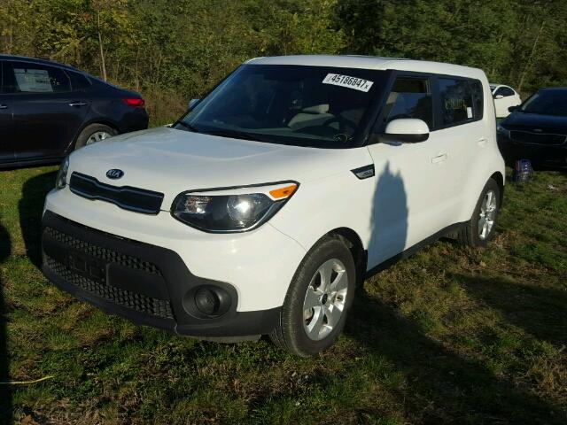 KNDJN2A21H7420953 - 2017 KIA SOUL WHITE photo 2