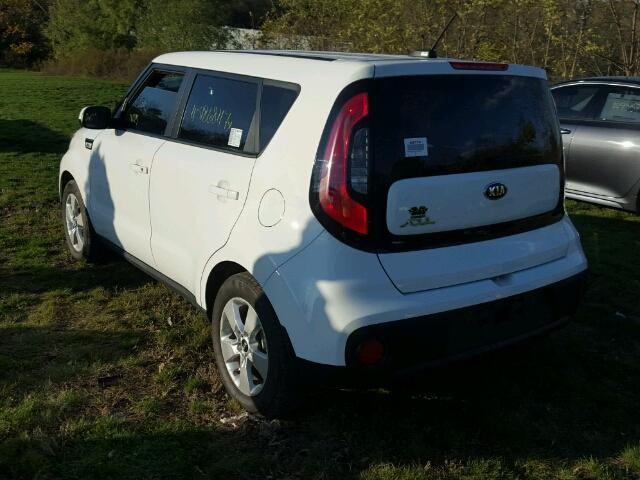 KNDJN2A21H7420953 - 2017 KIA SOUL WHITE photo 3