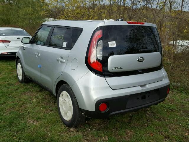 KNDJN2A28H7475691 - 2017 KIA SOUL SILVER photo 3