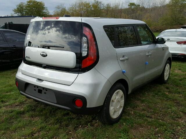 KNDJN2A28H7475691 - 2017 KIA SOUL SILVER photo 4