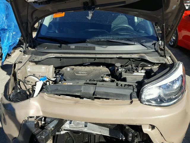 KNDJN2A22F7170104 - 2015 KIA SOUL BROWN photo 7