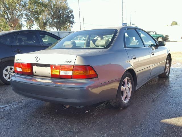 JT8BF28G3W5018104 - 1998 LEXUS ES 300 GRAY photo 4