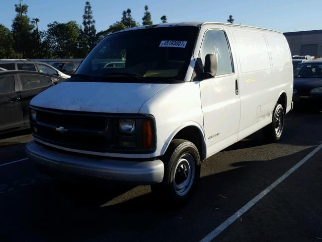 1GCGG25R421224530 - 2002 CHEVROLET EXPRESS G2 WHITE photo 2