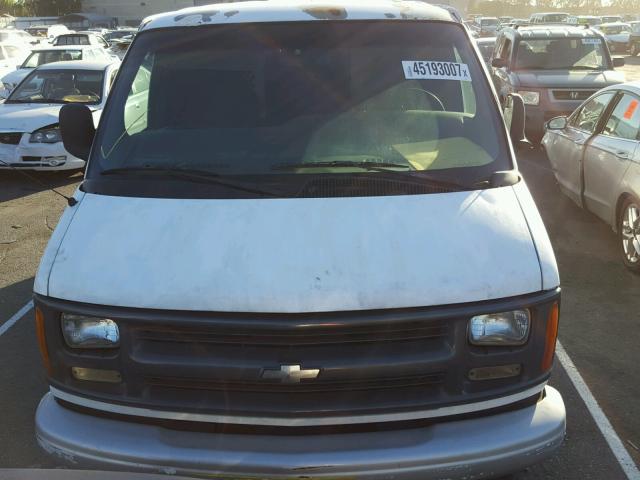 1GCGG25R421224530 - 2002 CHEVROLET EXPRESS G2 WHITE photo 9