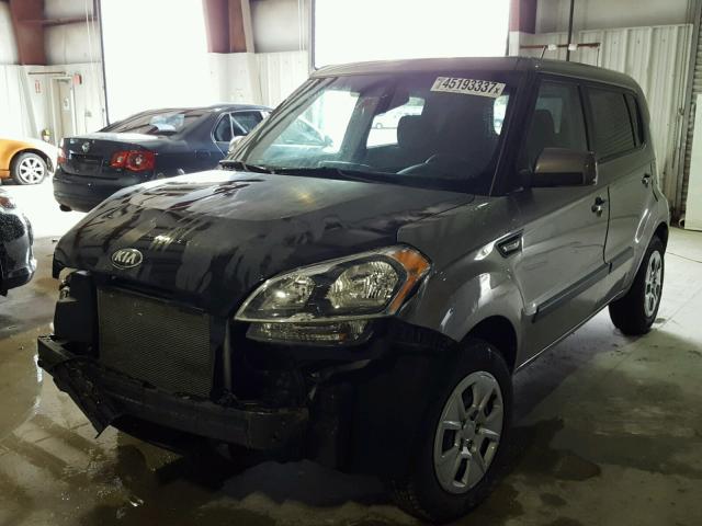 KNDJT2A55D7534285 - 2013 KIA SOUL GRAY photo 2