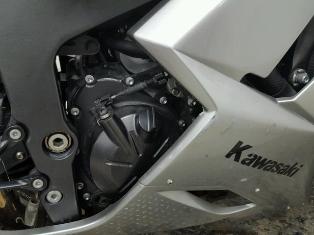 JKAZX4P107A011555 - 2007 KAWASAKI ZX600 P SILVER photo 5