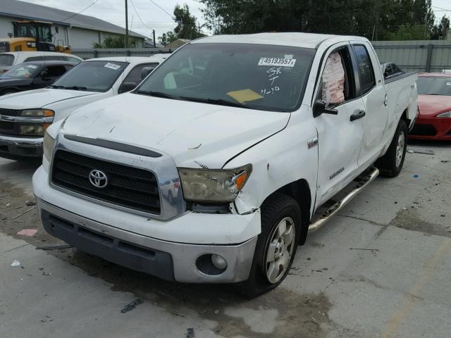 5TBRV54127S451682 - 2007 TOYOTA TUNDRA DOU WHITE photo 2