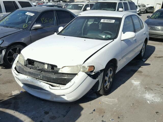 1N4DL01D61C201594 - 2001 NISSAN ALTIMA XE WHITE photo 2