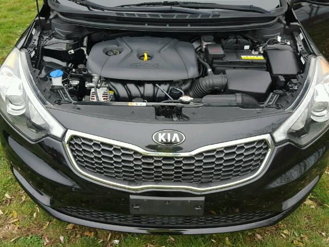 KNAFX5A82G5545618 - 2016 KIA FORTE Чорний фото 7