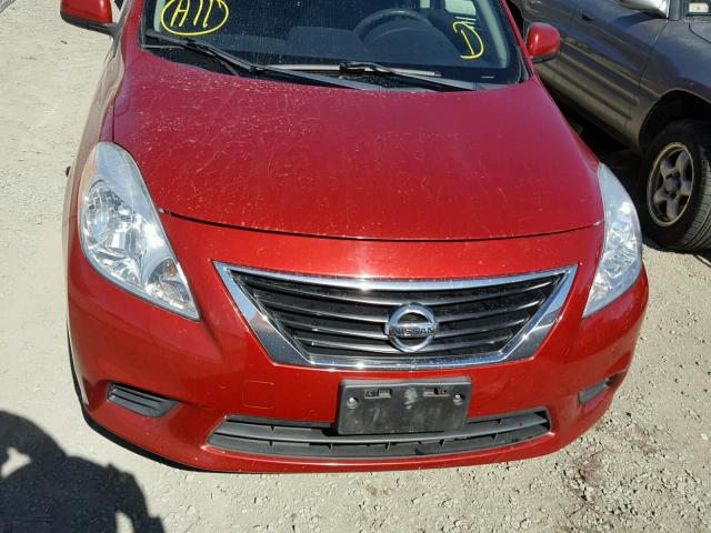 3N1CN7AP0DL872273 - 2013 NISSAN VERSA RED photo 9