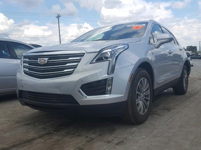 1GYKNCRSXJZ240261 - 2018 CADILLAC XT5 LUXURY SILVER photo 2