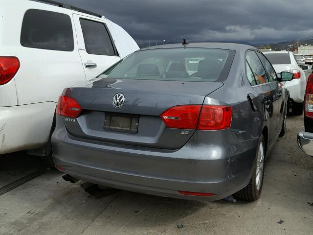 3VWD17AJ2EM399848 - 2014 VOLKSWAGEN JETTA SE GRAY photo 4