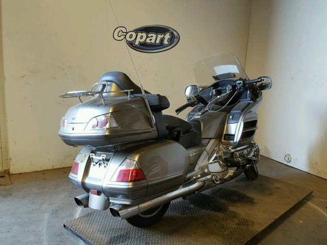 1HFSC47F28A703161 - 2008 HONDA GL1800 SILVER photo 4