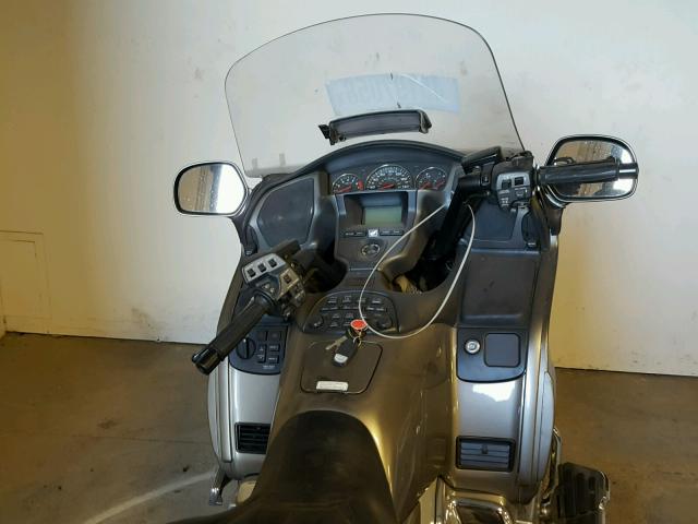 1HFSC47F28A703161 - 2008 HONDA GL1800 SILVER photo 5