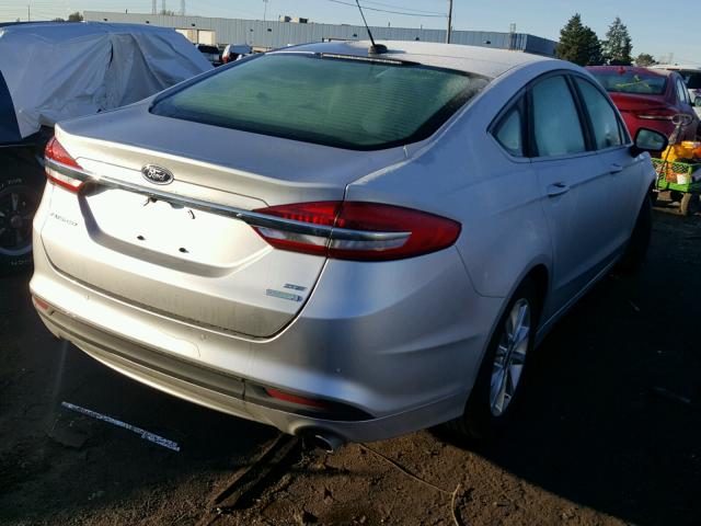 3FA6P0HD8HR310959 - 2017 FORD FUSION SE SILVER photo 4