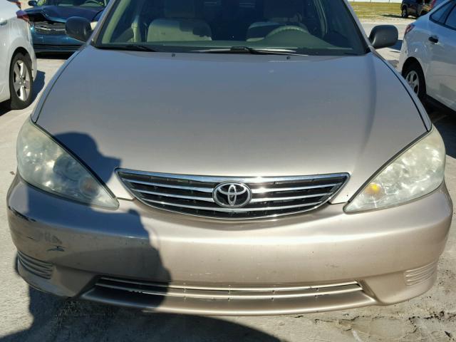 4T1BE32K65U599184 - 2005 TOYOTA CAMRY LE GOLD photo 9