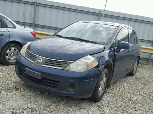 3N1BC13E67L404319 - 2007 NISSAN VERSA S BLUE photo 2